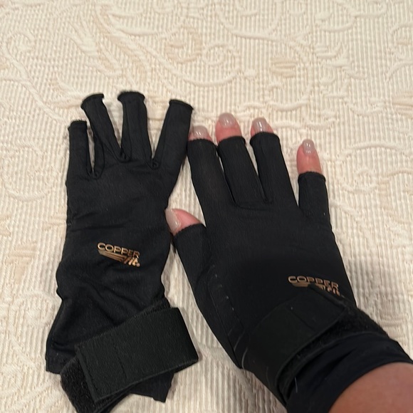 Copper Fit Accessories - 🌺 Copper Fit fingerless compression gloves!